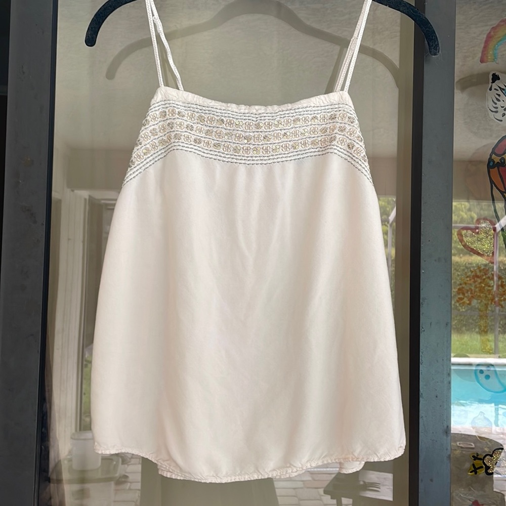 Cute off-white tank top in great condition!